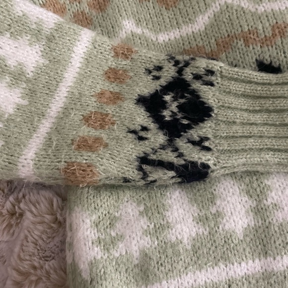 Mint Turtleneck - Picture 9 of 11